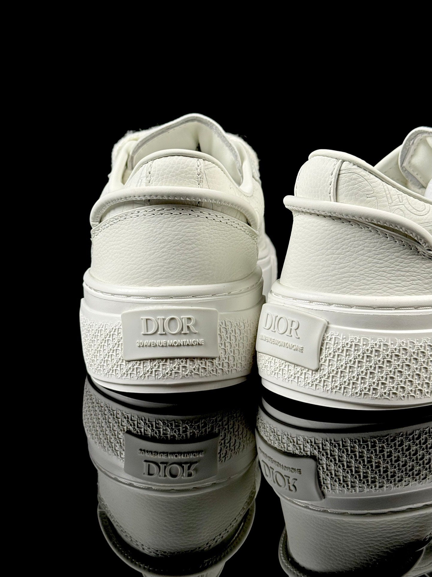 B33 Spin Sneaker | White Grained Calfskin & Dior Gravity Leather | Italian Made
