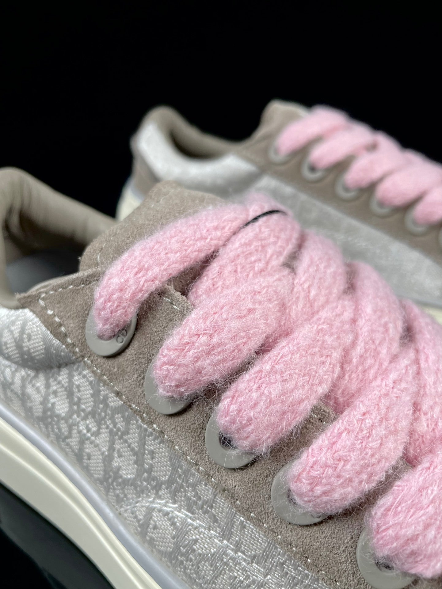 DIOR B33 Low-Top Sneaker in Grey Dior Oblique Jacquard with Pink Mohair Laces