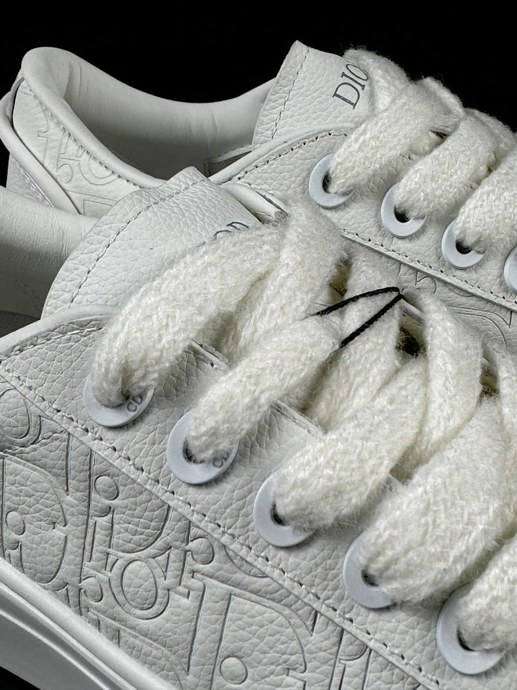 B33 Spin Sneaker | White Grained Calfskin & Dior Gravity Leather | Italian Made