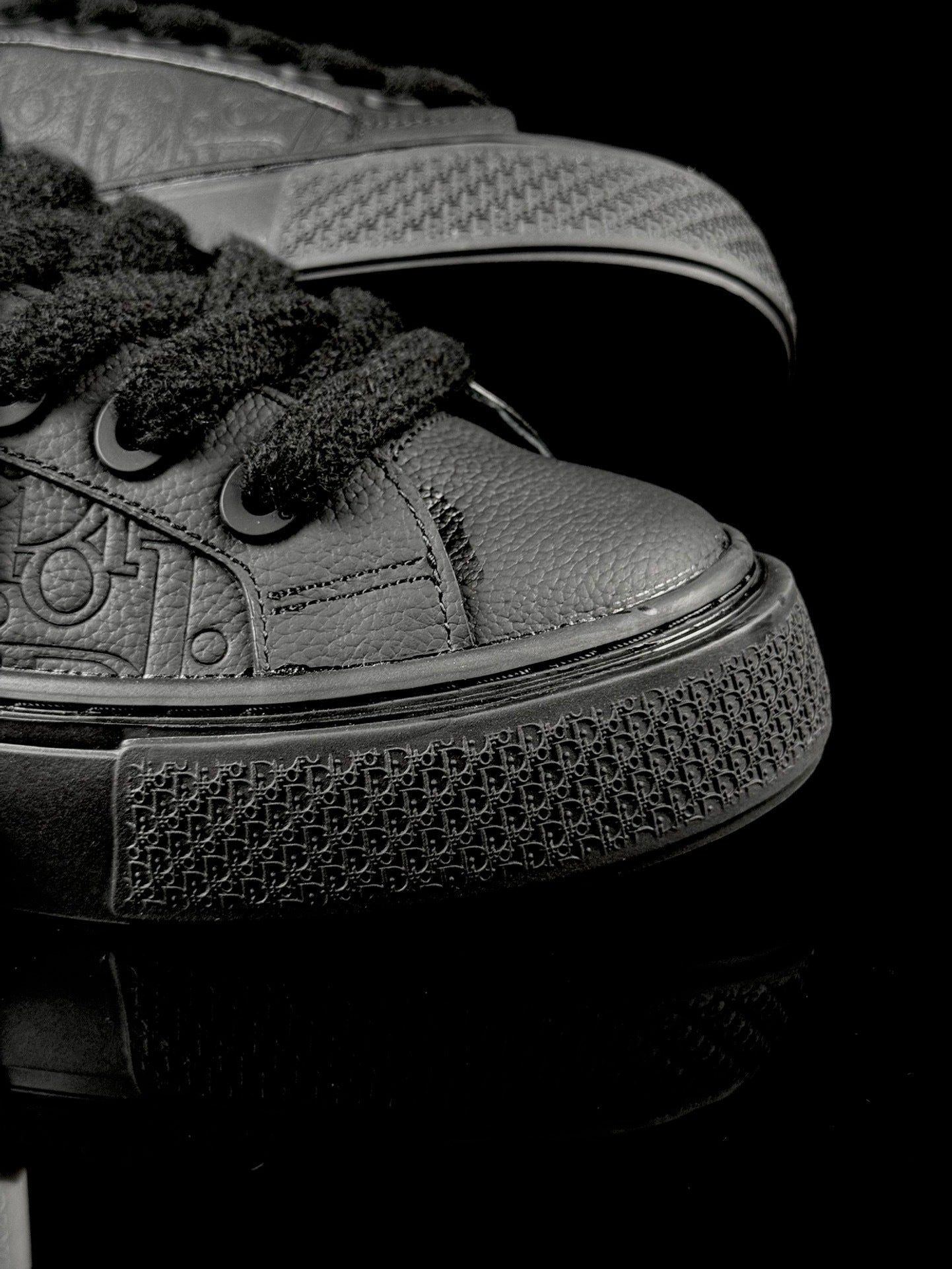 DIOR B33 LEATHER LOW TOP SNEAKER (Black)